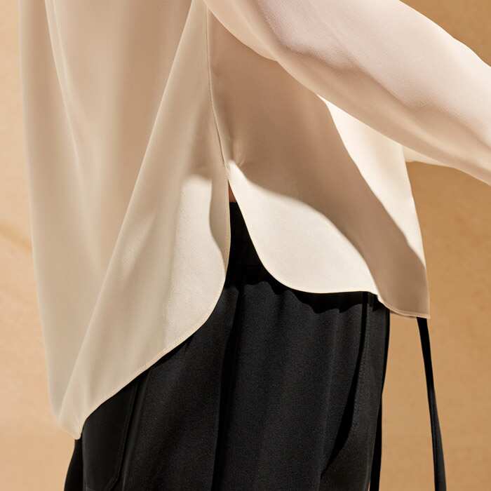 Side slit and curved hem, perfect for a demi tuck and elongating the legs when worn untucked.