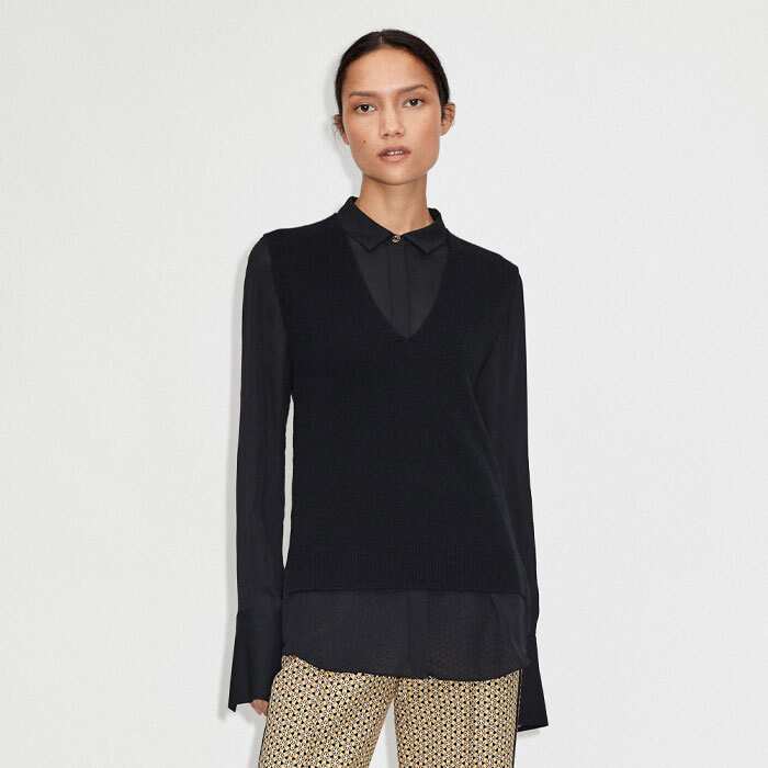 Bring the darker detailing in the pattern to the fore by styling with our Silk Relaxed Forever Shirt in black. 