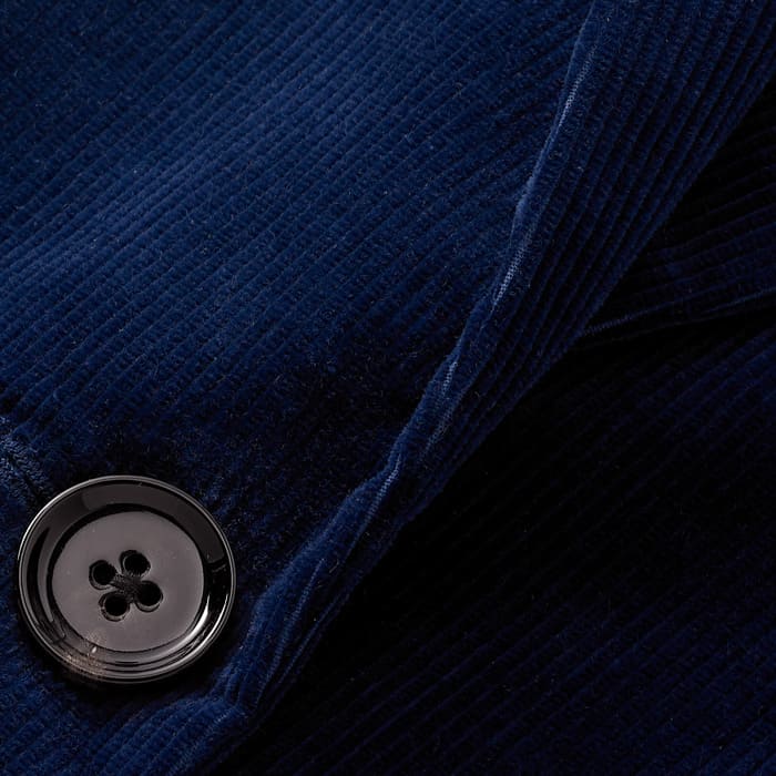 Crafted from the most luxurious Italian fine cord with a velvet touch, supersoft hand feel and drapey finish. In a rich deep blue tone, this work-to-weekend jacket features a modern black button for easy styling. Fully lined for comfort