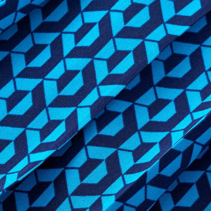 Crease free and machine washable, this easy-care fabric features our Bespoke Hexagon Geo print. In a combination of navy + turquoise, this 'non-print' acts more like a texture and is a versatile AM-PM solution.