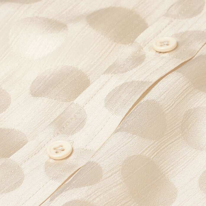 Featuring a playful large polka dot with a high-shine finish, this supersoft woven fabric has a light texture and silk-like feel against your skin. Easy care and crease-resistant. 