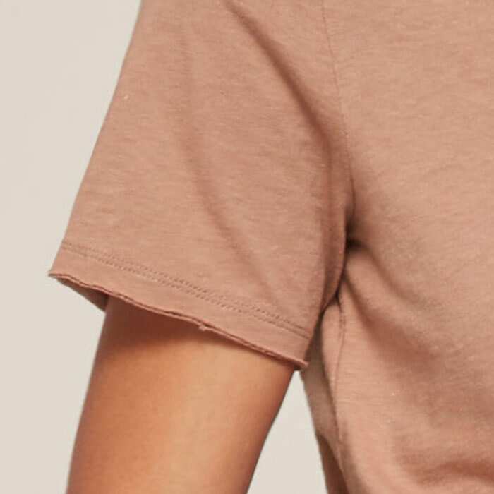 The cuffs and hem folds of this tee are cut open to reveal a raw edge distressed finish for a laid-back look.